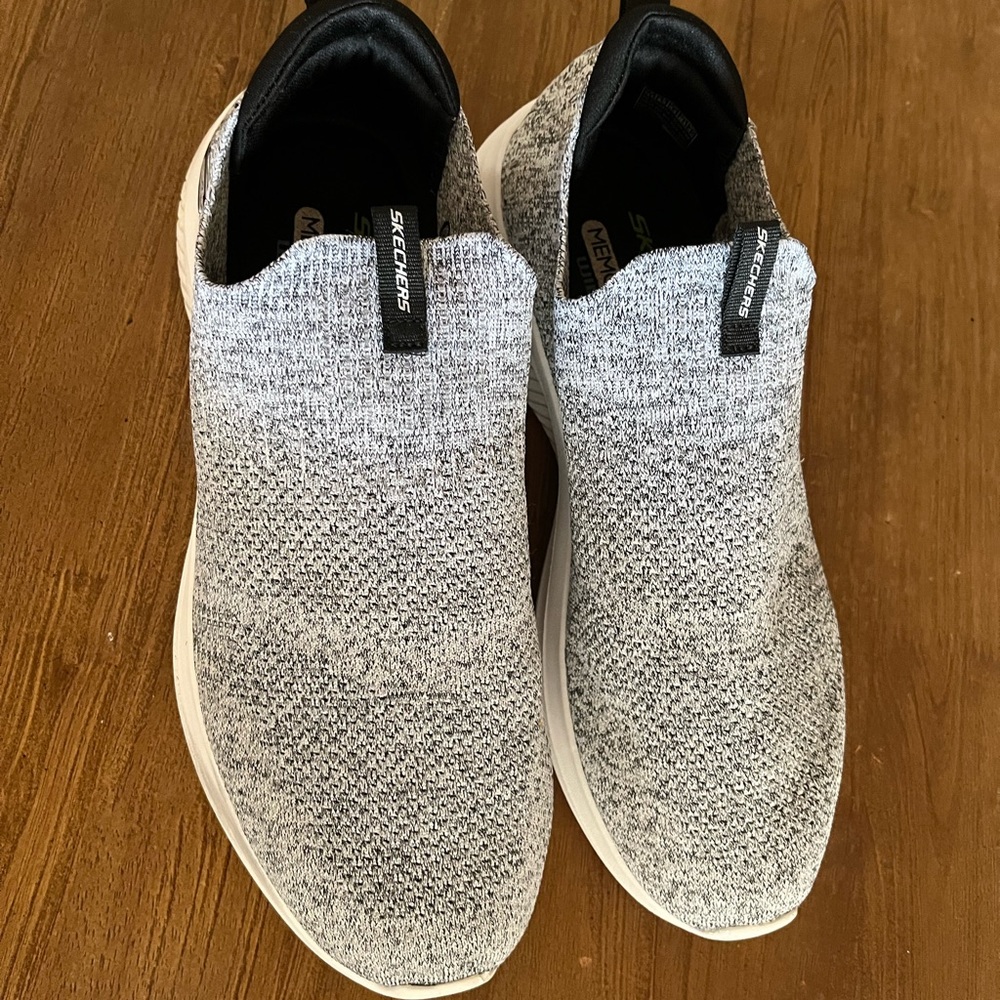 Skechers stretch fit